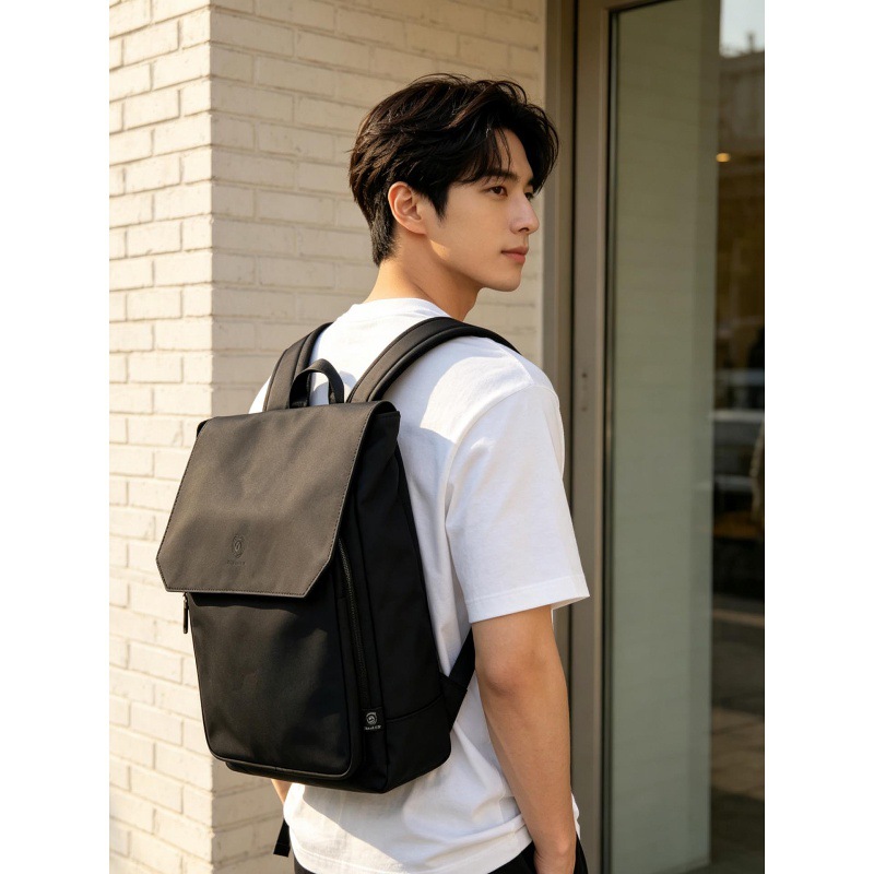 Leather Work Rucksack Mens - กระเป๋าเป้สะพายหลังสำหรับใส่แล็ปท็อป ทำจากหนัง PU คุณภาพสูง ดีไซน์แบบมีฝาพับ เหมาะสำหรับผู้ชาย