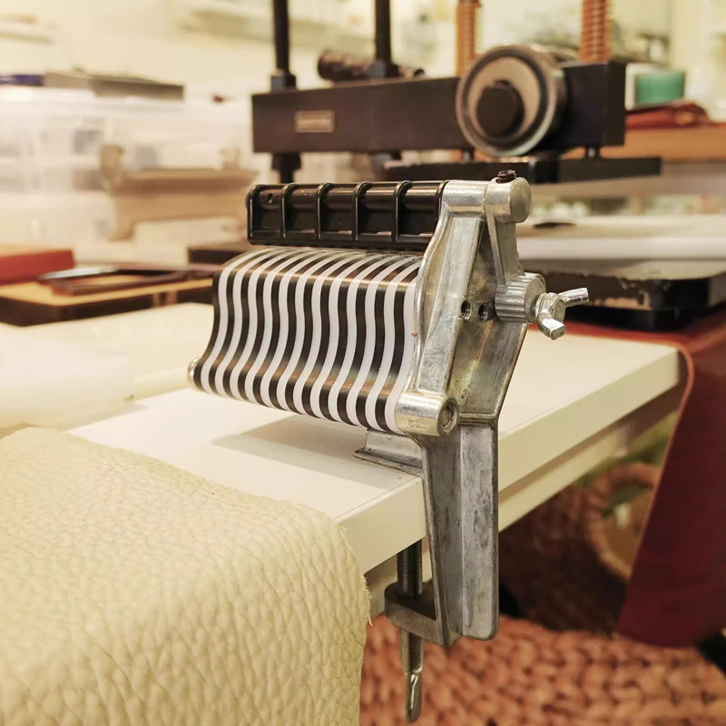 เครื่องตัดแถบหนังเดสก์ท็อป DIY - Leatherwork Machine บทวิจารณ์และราคา